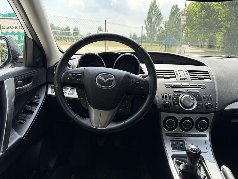 Mazda 3 1.6 90th Anniversary - fotka 27 z 27