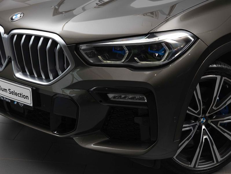 BMW X6 xDrive30d - fotka 7 z 24