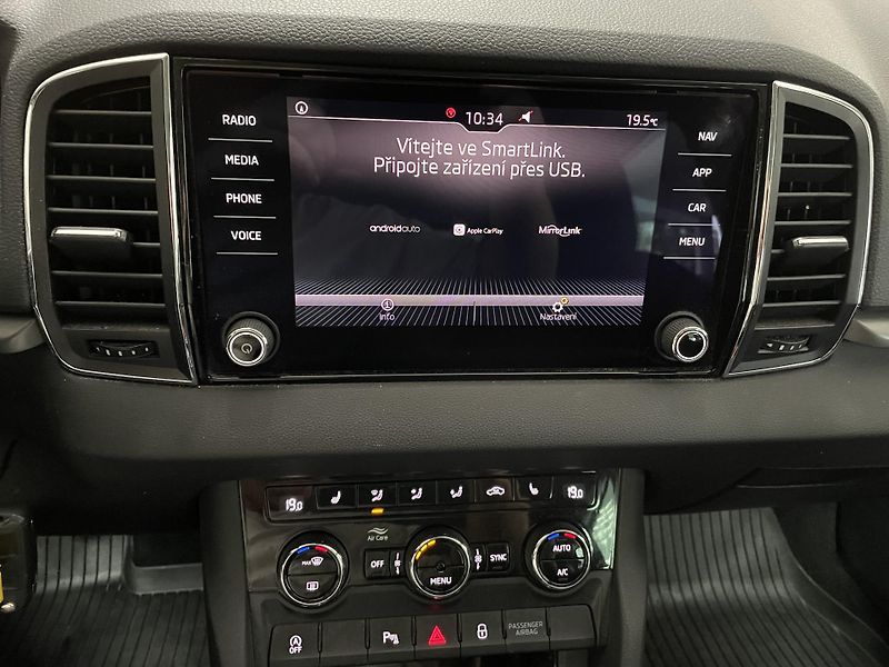 Škoda Karoq 1.5 TSi 125 YEARS ČR 1.MAJ SER - fotka 28 z 31