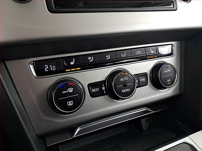 Volkswagen Passat (2017) 2.0 TDI, Automat, Navi - fotka 17 z 21