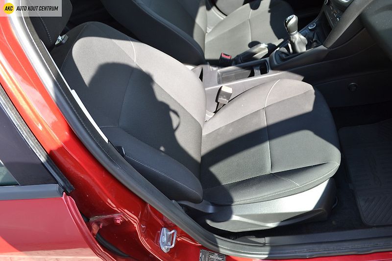 Ford Focus 1.6i - 77KW  TREND - fotka 11 z 39