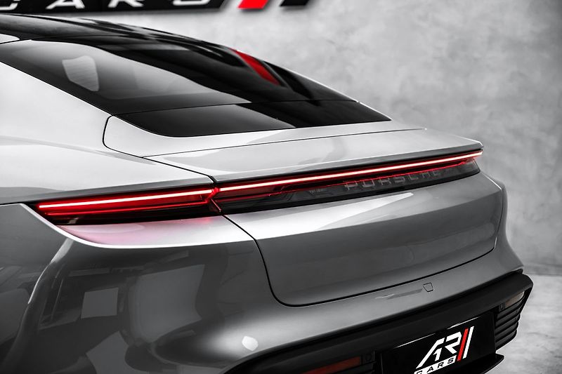 Porsche Taycan 4 Sport Chrono Pano - fotka 10 z 24