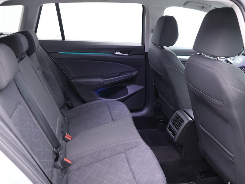Volkswagen Golf 1,5 TSI EVO 110kW mHEV Life DS - fotka 15 z 37