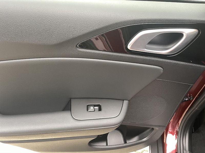 Kia XCeed (2025) 1,6 T-GDi SteelEdition 7DCT - fotka 20 z 25