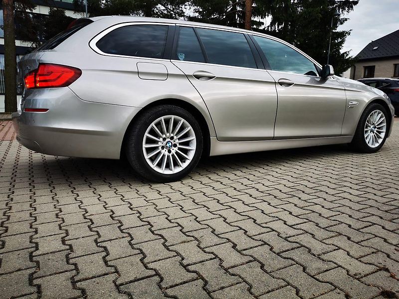 BMW Řada 5 530D XDRIVE TOURING F11 190kW - fotka 25 z 40