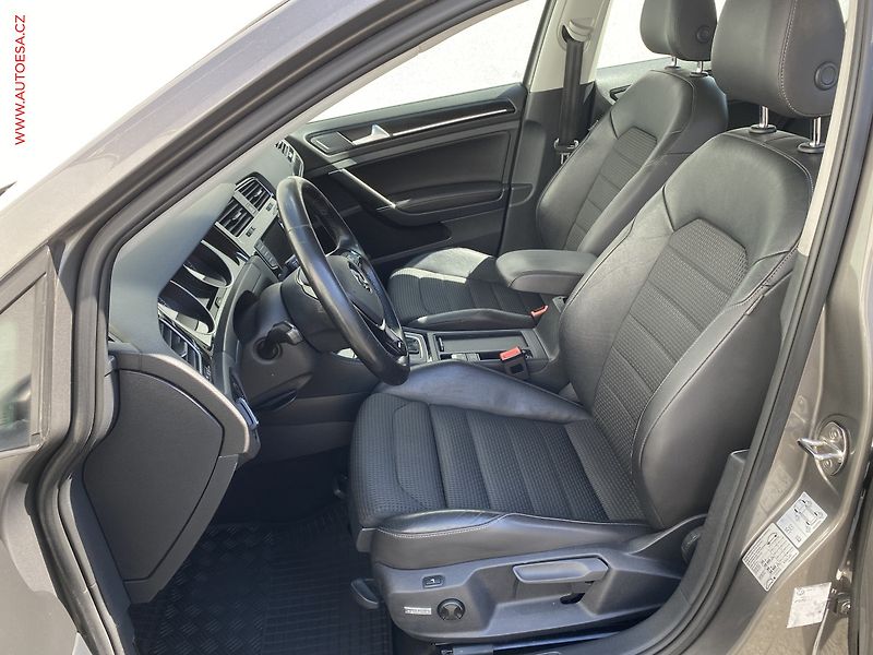 Volkswagen Golf (2015) 1.6 TDi, DSG, výhřev sed. - fotka 9 z 18
