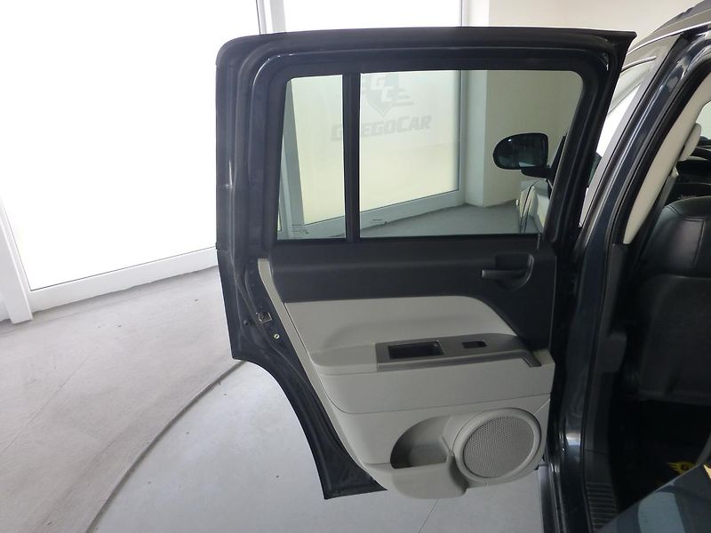 Jeep Compass (2008) 2,0CRDI*VYHŘ.SED*TAŽNÉ*ALU*4X4 - fotka 12 z 23