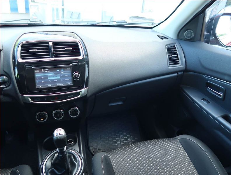 Mitsubishi ASX (2015) Intense 1.8 DI-D MIVEC - fotka 8 z 15