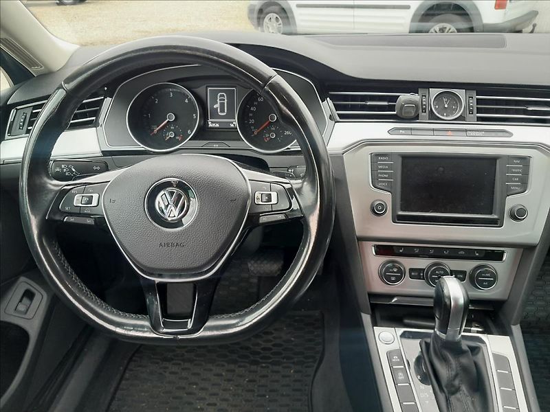 Volkswagen Passat Variant 2.0 TDI 110KW - fotka 38 z 59