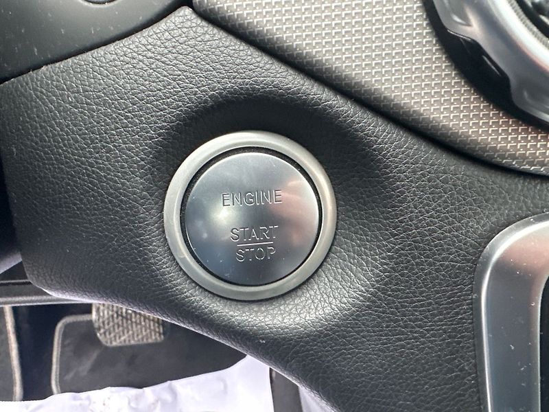 Mercedes-Benz GLA 200d 4MATIC - fotka 17 z 20