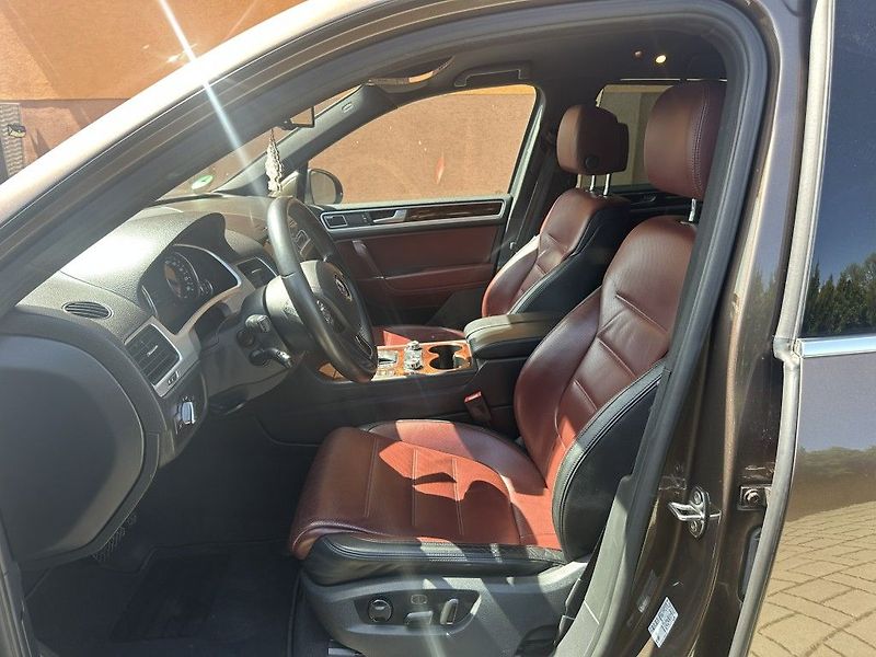 Volkswagen Touareg 3.0 V6 TDi BlueMotion - fotka 22 z 35