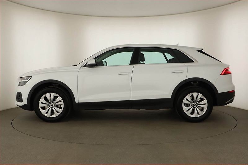 Audi Q8 (2023) 55 TFSI, Výhřev, Kamera - fotka 3 z 29