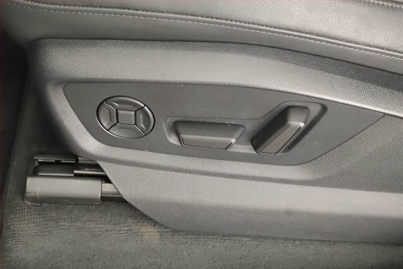 Audi Q8 (2023) 55 TFSI - fotka 16 z 21