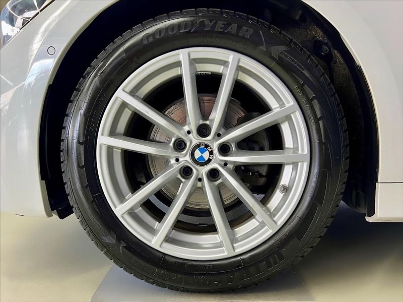 BMW Řada 3 320d xDrive M-PAKET, WEBASTO - fotka 9 z 30