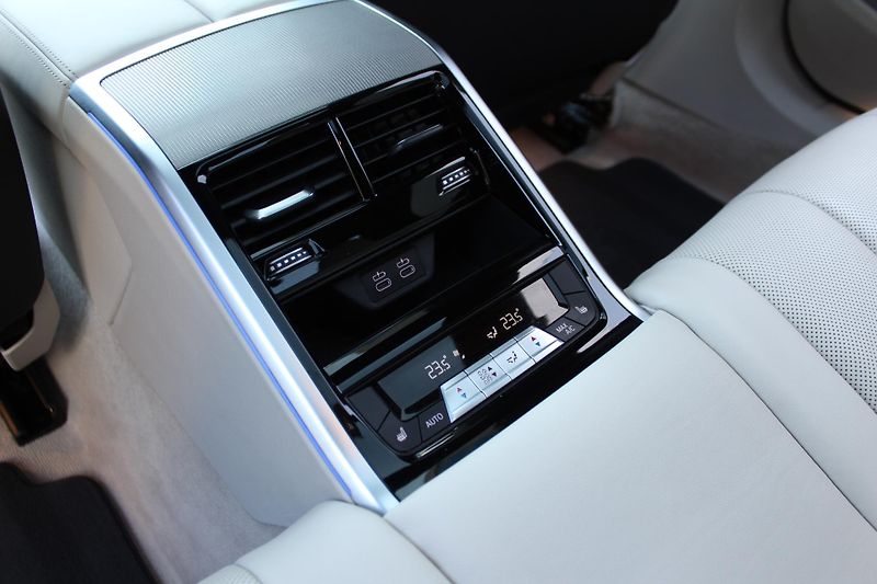 BMW Řada 8 840d xDrive Gran Coupé - fotka 13 z 27