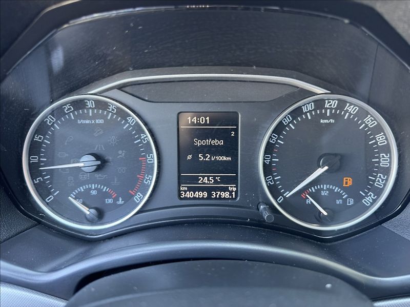 Škoda Octavia 2,0 TDI ELEGANCE tažné původČR - fotka 27 z 50