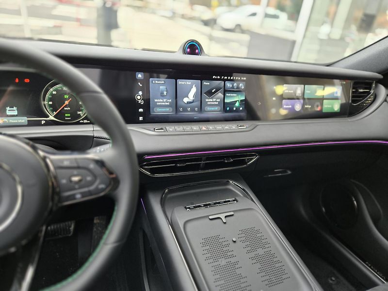 Dongfeng Voyah Free REV 318 (2025) REV 318 AWD Hybrid - fotka 17 z 17