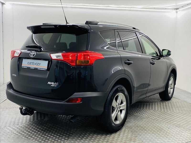 Toyota RAV4 2,0 VVT-i 4X4 - fotka 2 z 25