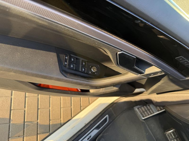 Volkswagen Touareg (2018) R-LINE V6 3,0 TDI - fotka 8 z 13