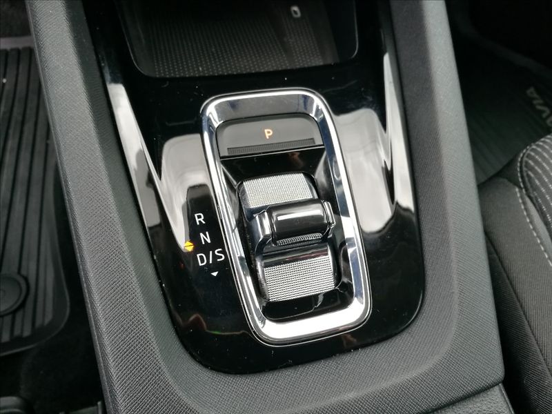 Škoda Octavia 2,0 TDI DSG 1.majitel - fotka 8 z 16