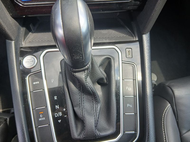 Volkswagen Passat GTE Plug-in hybrid, kůže - fotka 37 z 58