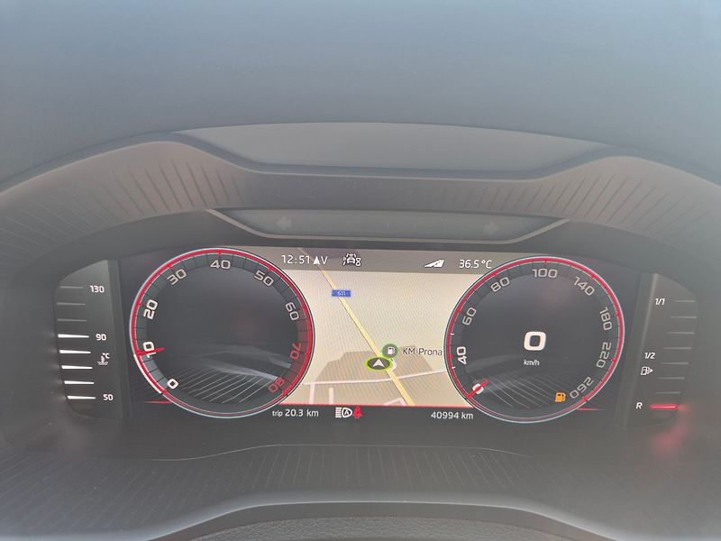 Škoda Karoq 1,5 TSI 110kW SportLine, CZ, 1 - fotka 13 z 28