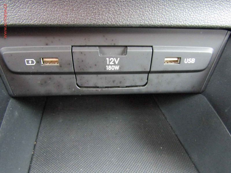 Hyundai i20 (2021) 1.2i, AC - fotka 13 z 19