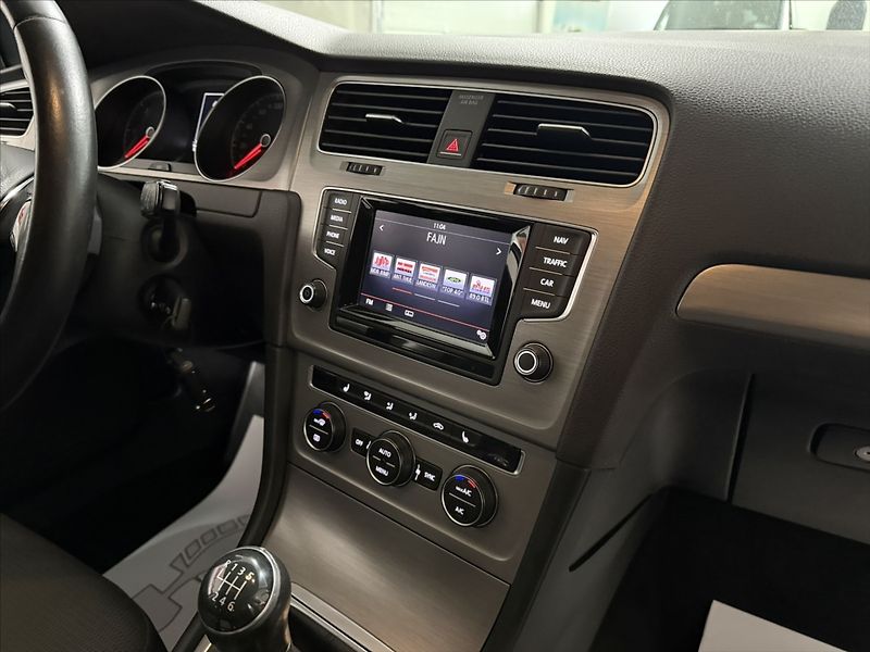 Volkswagen Golf 2,0   TDI 110KW NAVI SPORT ALU - fotka 17 z 45