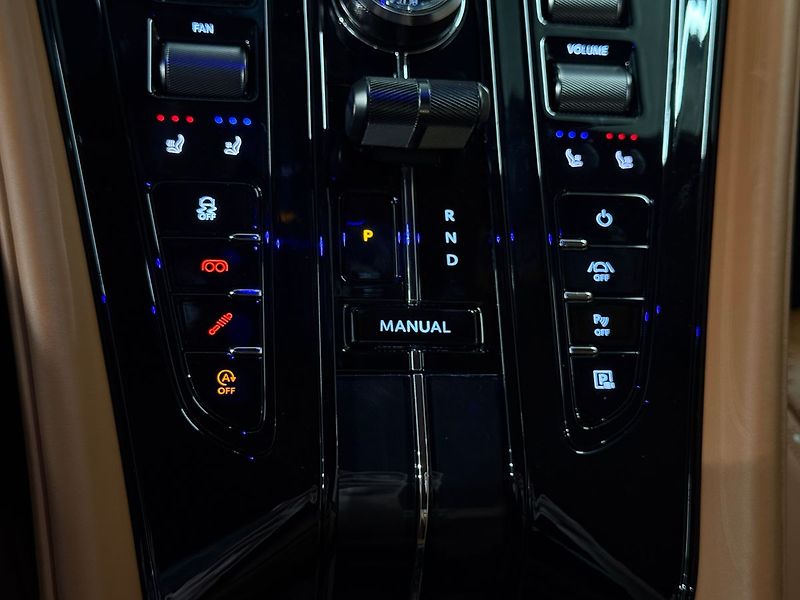 Aston Martin DB12 MY25, V8, 500 kW, Ventilace - fotka 27 z 32
