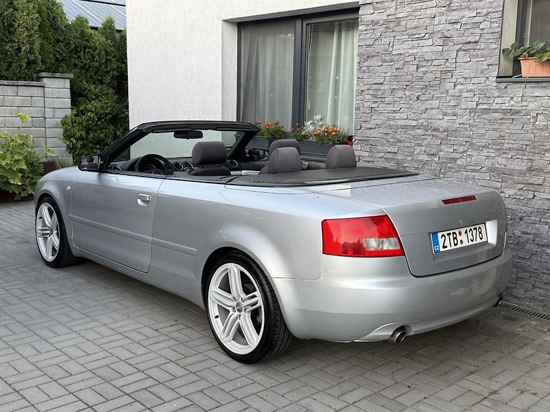 Audi A4 (2002) 2.4i 125kW  MANUÁL!! - fotka 14 z 17