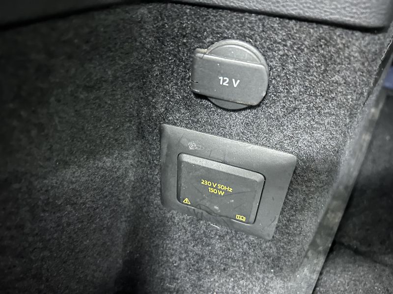 Volkswagen Touran (2023) 2.0TDi Highline LED Kamera TZ - fotka 29 z 35