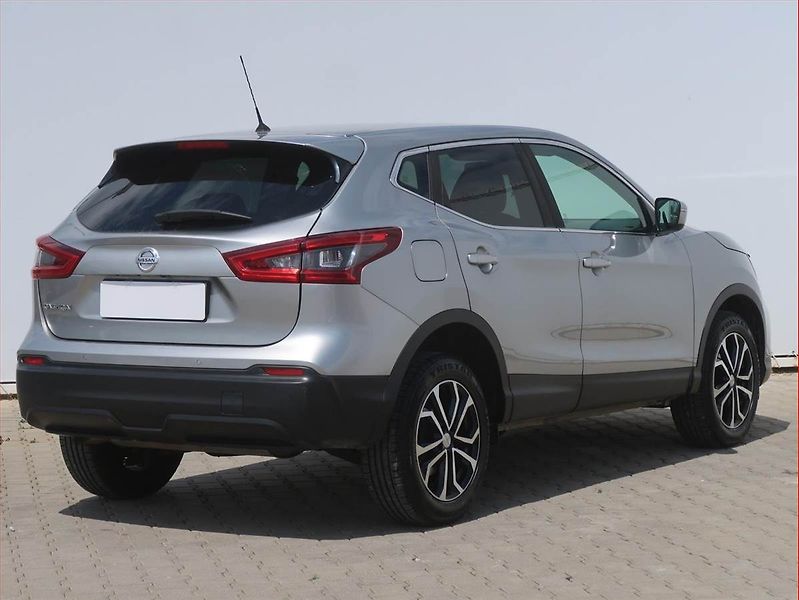 Nissan Qashqai (2019) 1.3 DIG-T, Serv.kniha - fotka 5 z 18