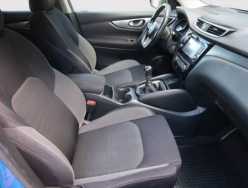Nissan Qashqai (2018) 1.2 DIG-T, Navi, Tempomat - fotka 9 z 23