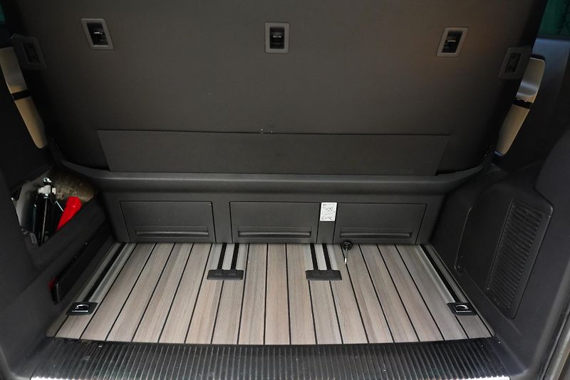 Volkswagen Multivan - fotka 29 z 30