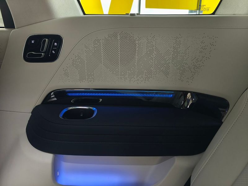 ZEEKR 9X Ultra 70kWh Hyper-SUV 4WD - fotka 28 z 32