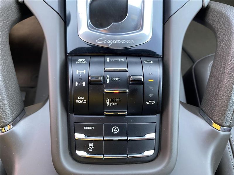 Porsche Cayenne 3,0 D  PLATINUM EDITION SPORT - fotka 35 z 44
