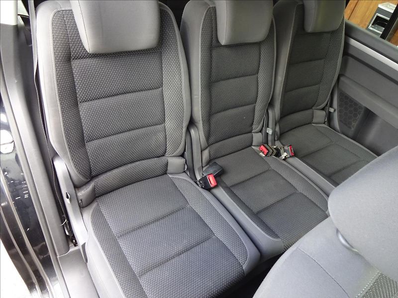 Volkswagen Touran 2,0 TDI 103kW 7.MÍST - fotka 29 z 55