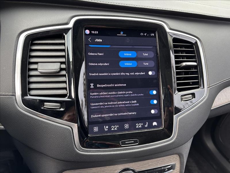 Volvo XC90 2,0 B5 AWD Plus Dark - fotka 40 z 46
