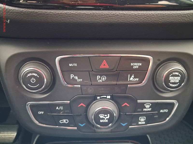 Jeep Compass (2019) 1.4 MultiAir 4X4, Limited - fotka 14 z 22