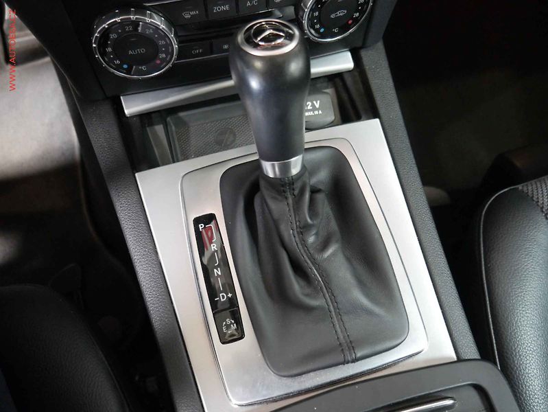 Mercedes-Benz Třídy C (2013) 1.6 C180, AT, navi, xenon - fotka 21 z 26