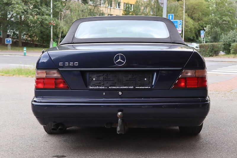 Mercedes-Benz 124 E320 CABRIO 162kW - fotka 11 z 50