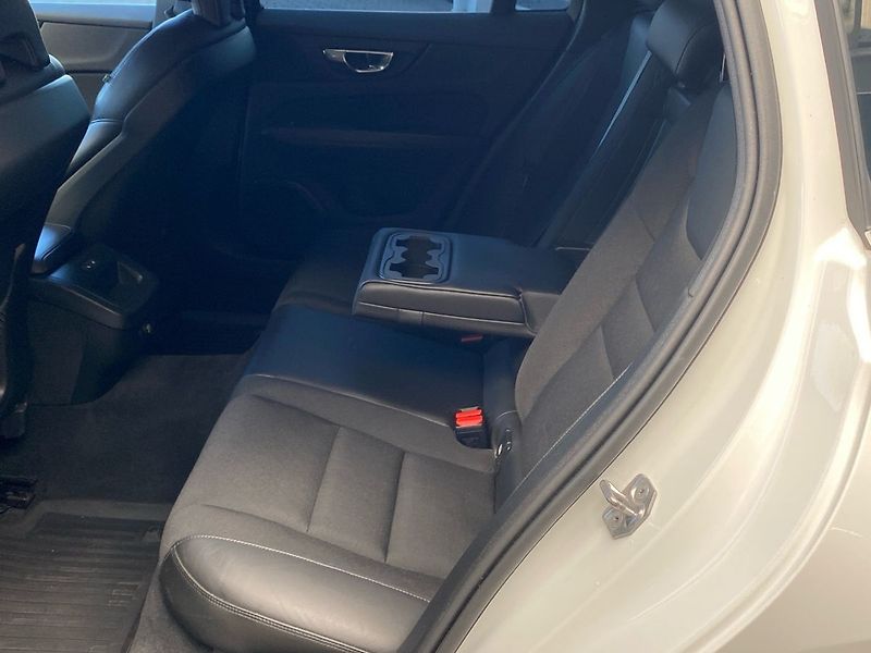 Volvo V60 D3 AWD MOM PRO - fotka 8 z 26