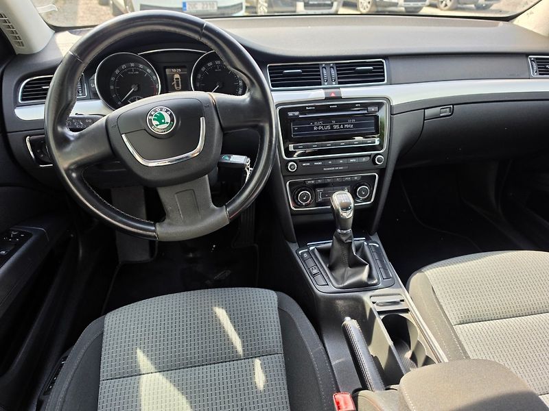 Škoda Superb (2011) 2.0 TDI Serviska Rozvody - fotka 12 z 27