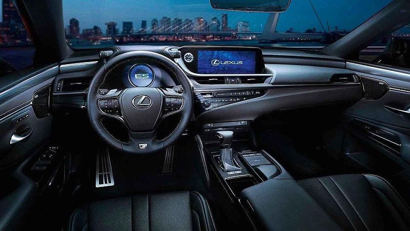 Lexus ES.