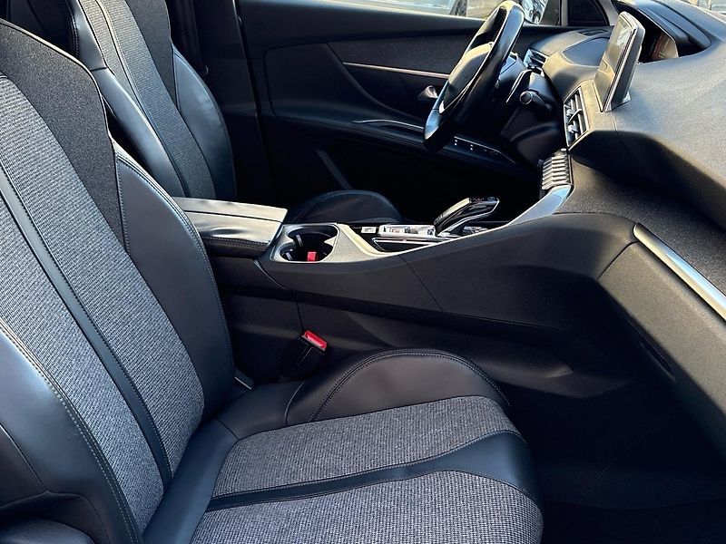 Peugeot 5008 (2018) AllurePack 1.6 THP EAT6 - fotka 13 z 57