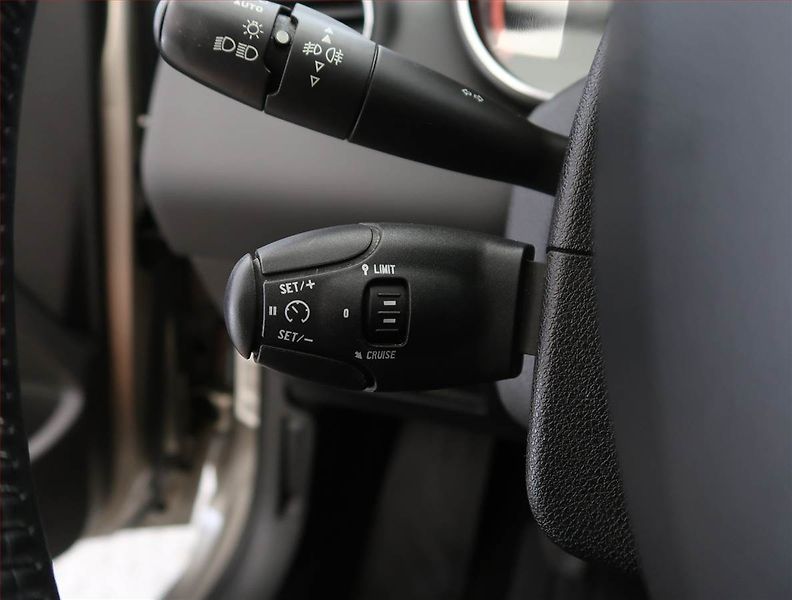 Peugeot 308 (2011) 1.6 HDi, Tempomat - fotka 15 z 18
