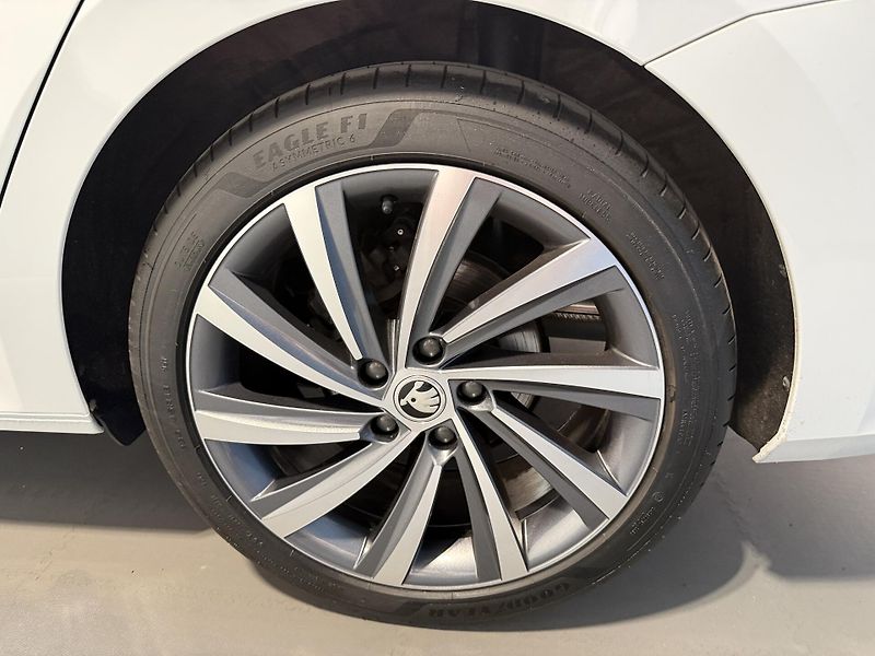 Škoda Octavia 2.0 TDI 85kW DSG Sportline Com - fotka 14 z 14