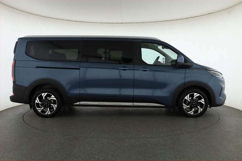 Ford Tourneo Custom (2025) Active 2.0 EcoBlue AWD, ČR - fotka 6 z 21