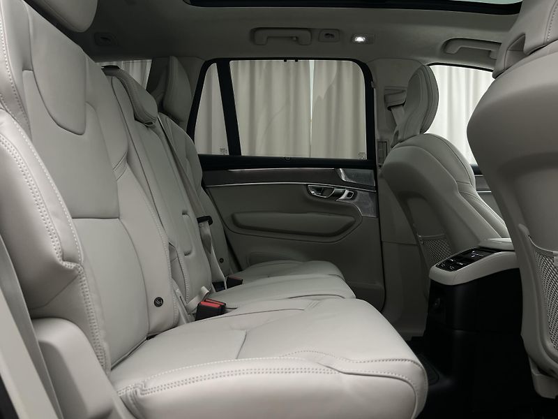 Volvo XC90 (2026) T8 AWD RECHARGE ULTRA BRIGHT - fotka 30 z 50