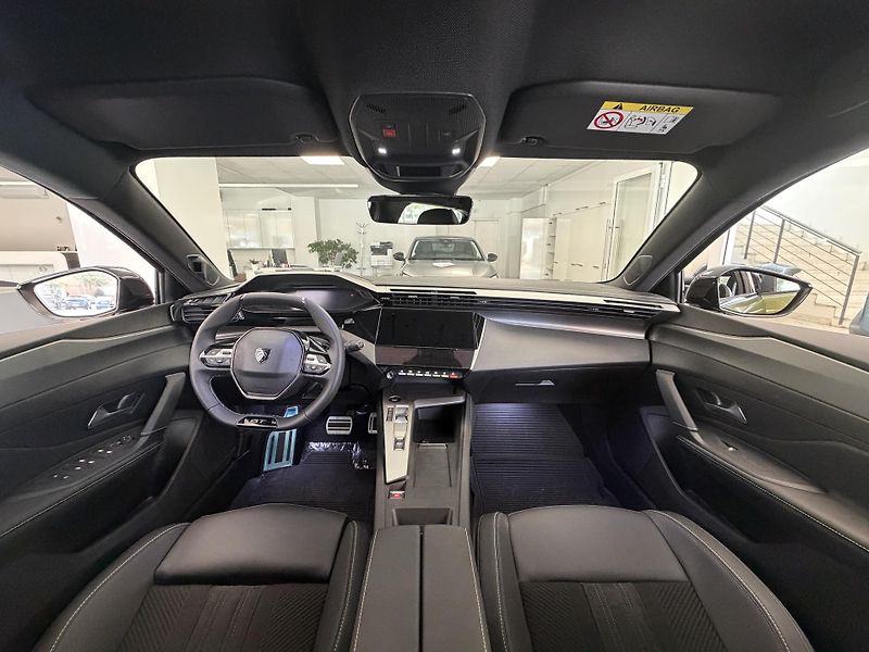 Peugeot 408 (2026) GT Plug-in HYBRID 240 e-DCS7 - fotka 22 z 33